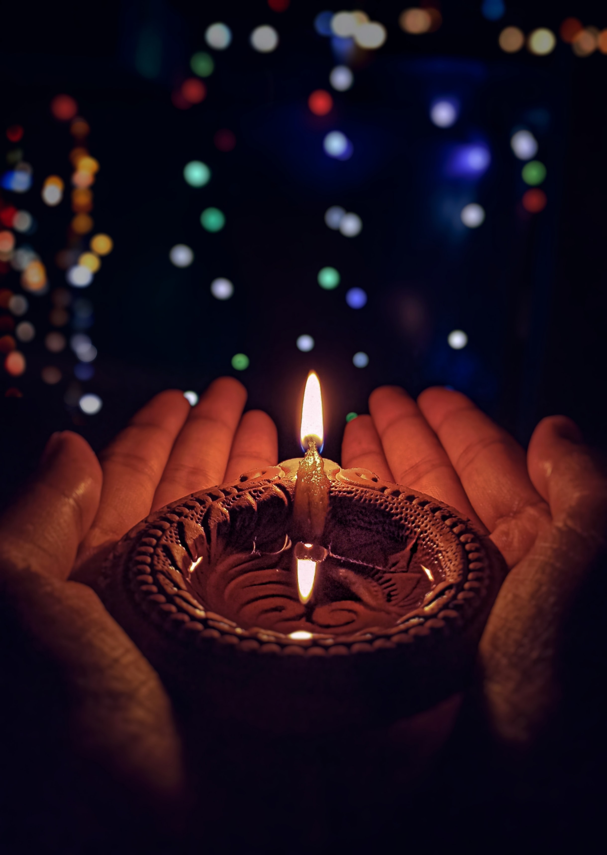 Portrait of an Indian woman holding diyas and lamps on the festive occasion  of Diwali. Celebrations at home Stock Photo - Alamy